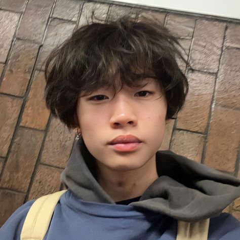 Curly Hair Asian Guy, Hot Asian Men With Curly Hair, Japanese Curly Hair, Emo Asian Boy, Masc Faceclaims, Latino Boys, Samurai Drawing, Filipino Guys, Nerdy Guys