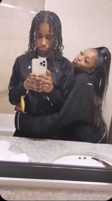 Couple Noir, Cute Couple Outfits, Girlfriend Goals, Girl Couple, Black Love Couples, Couple Goals Teenagers, Black Couples Goals, Cute Relationship Photos, Matching Couple Outfits