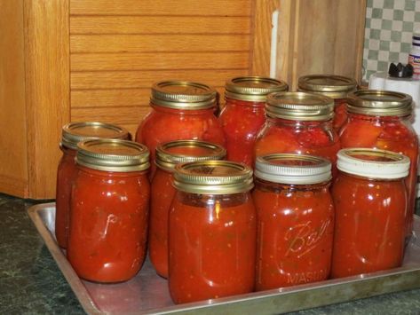 Tomato Sauce For Canning, Canning Pasta Sauce, Oven Roasted Tomato Sauce, Canning Tomato Juice, Make Tomato Sauce, Roasted Veggies In Oven, Preserving Tomatoes, Canned Spaghetti Sauce, Pressure Canning Recipes