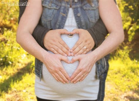 maternity photo shoot ideas fun at DuckDuckGo Twin Maternity Photos, Twin Baby Photography, Outdoor Baby Photography, Baby Bump Photoshoot, Maternity Photography Poses Outdoors, Baby Bump Pictures, Maternity Photography Outdoors, Baby Bump Photos, Family Maternity Photos