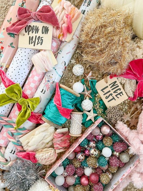 Cute Christmas Ideas, Pretty Christmas Decorations, Christmas Gift Packaging, Australian Christmas, Shabby Christmas, Pink Xmas, Holiday Wrap, Creative Gift Wrapping, Christmas Packaging