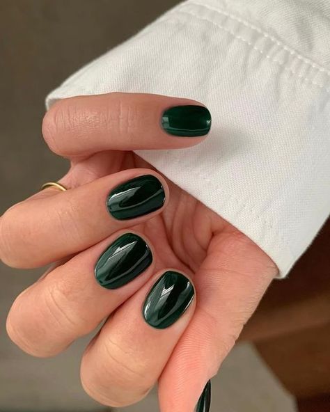 Dark Green Nails, Impress Nails, Green Nail Designs, Green Nail Polish, Green Nail, Stick On Nails, Fall Nail Designs, Minimalist Nails, Chic Nails