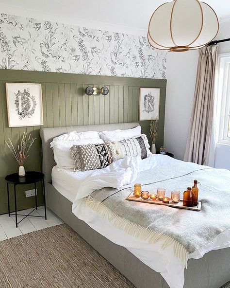 Diy Bedroom Decorating, Restful Bedrooms, Beautiful Bedroom Designs, Sage Green Bedroom, Bedroom Minimalist, Wall Art Diy, Bedroom Tips, Diy Bedroom, Accent Wall Bedroom