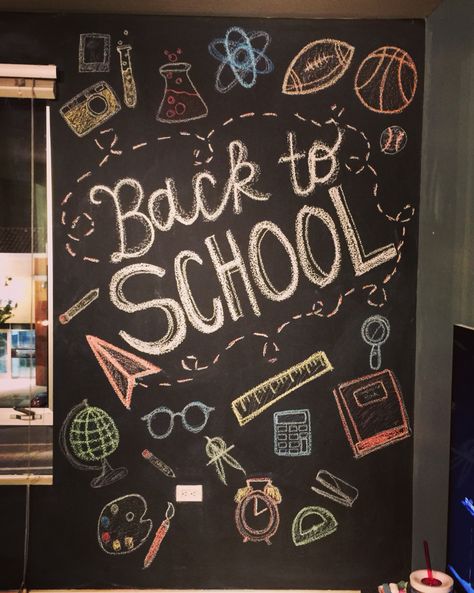 September chalkboard wall Chalk Boarder Designs September, September Whiteboard Ideas, Welcome Back To School Chalkboard Art, Back To School Chalkboard Ideas, September Blackboard Ideas, Classroom Chalkboard Art, Back To School Chalkboard Art Ideas, August Chalkboard Calendar Ideas, September Chalkboard Art Ideas