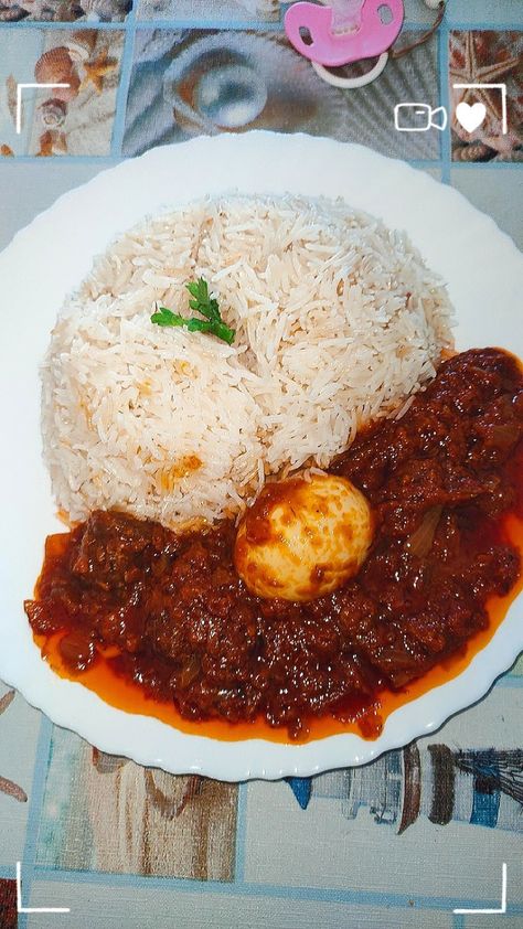 #stew#rice Delicious Beef Stew, Tasty Beef Stew, Nigeria Food, African Recipes Nigerian Food, Soul Food Dinner, Healthy Food Inspiration, Nigerian Food, Hearty Meal, Tasty Recipes Videos