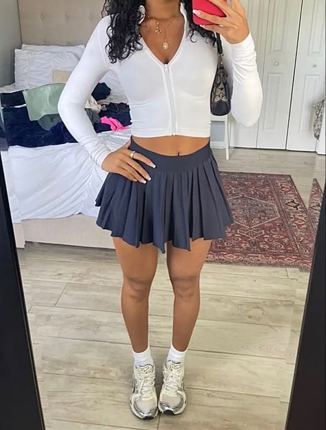 Tennis Dress Outfit, Pleated Skirt Outfit, Tennis Skirt Outfit, Fitness Wear Outfits, Outfit Pink, Simple Trendy Outfits, Skirt Outfit, Tennis Dress, Warm Outfits