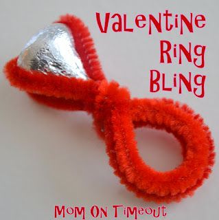 Cute Valentine Ring Bling for the kiddies. Cute for birthdays too. Clear tutorial with pics... easy! Love Surprise, Pinterest Valentines, Roses Valentine, Valentinstag Party, Happy Hearts Day, Valentine Crafts For Kids, Diy Valentines Crafts, My Funny Valentine, Hershey Kisses