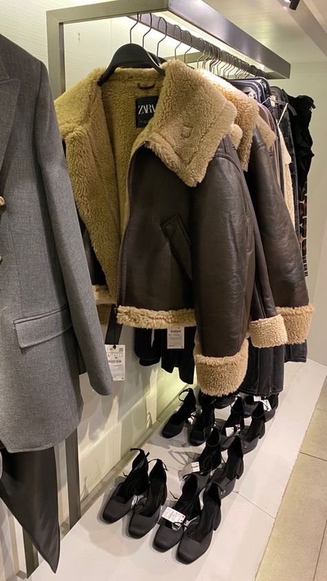 Ootd Frio, Zara Winter Coat, Miami Shopping, Fitness Fashion Outfits, Winter Shopping, Zara Coat, Zara Jacket, Zara Outfit, Designer Party Wear Dresses