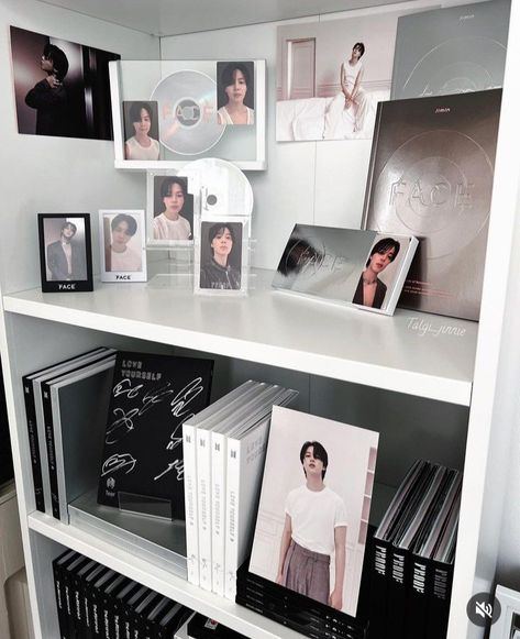 K Pop Shelf Aesthetic, Kpop Shelf, Bts Room, Army Room Decor, Kpop Room, Army Room, Study Decor, Bedroom Setup, Room Makeover Bedroom