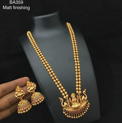 Temple Jewellery Earrings, Gold Bridal Necklace, Gold Jewelry Outfits, Antique Jewellery Designs, Online Gold Jewellery, Gold Jewelry Simple Necklace, Gold Mangalsutra Designs, Gold Necklace Indian Bridal Jewelry, Antique Bridal Jewelry