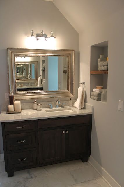 Bathroom Sink Ideas Countertops, Bathroom Vanity Redo, Organize Makeup, Bathroom Mirror Design, Makeup Cases, Vanity Tables, Makeup Room Decor, Bad Inspiration, Upstairs Bathrooms