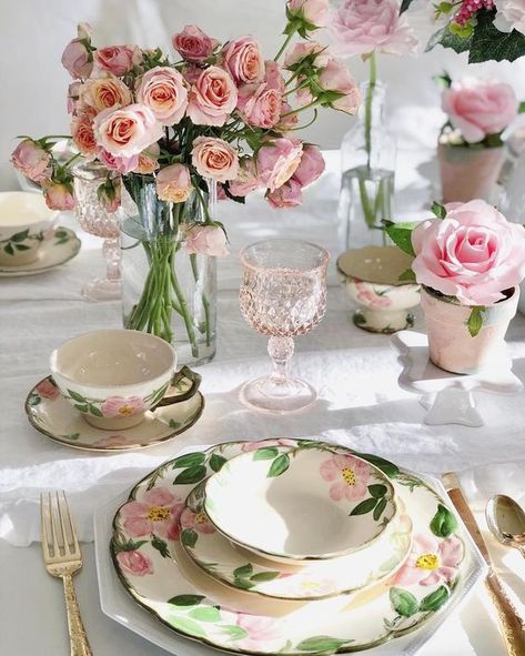 Desert Rose Dishes, Floral Table Setting, Pink Flowers Art, Pink Dishes, Spring Table Settings, Easter Week, Franciscan Desert Rose, Beautiful Tablescapes, Sunny Morning