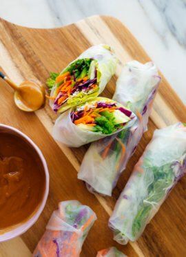 Vegetarian Summer Rolls with Spicy Peanut Dipping Sauce Peanut Sauce For Spring Rolls, Miso Sauce Recipe, Sauce For Spring Rolls, Veggie Spring Rolls, Vietnamese Spring Rolls, Vegetable Spring Rolls, Fresh Spring Rolls, Peanut Dipping Sauces, Spring Roll Recipe