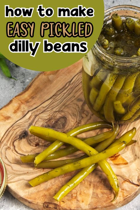 These Dilly Beans, also known as pickled green beans, are crunchy, flavorful and oh-so-addictive. Just a few simple ingredients and 10 minutes to make! Dilly Beans Recipe, Pickled Green Bean Recipes, Preserving Green Beans, Pickled Beans, Quick Pickle Recipe, Pickled Green Beans, Dilly Beans, Csa Box, Can Green Beans