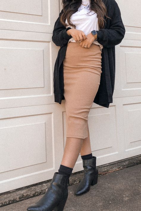 Mid Skirt With Boots, Mules Skirt Outfit, Bodycon Skirt Outfit Winter, Midi Ribbed Skirt Outfit, Pink Pencil Skirt Outfit Winter, Ribbed Skirt Outfit Winter, Beige Pencil Skirt Outfit Winter, Ribbed Skirt And Sweater Outfit, Ribbed Knit Skirt Outfit