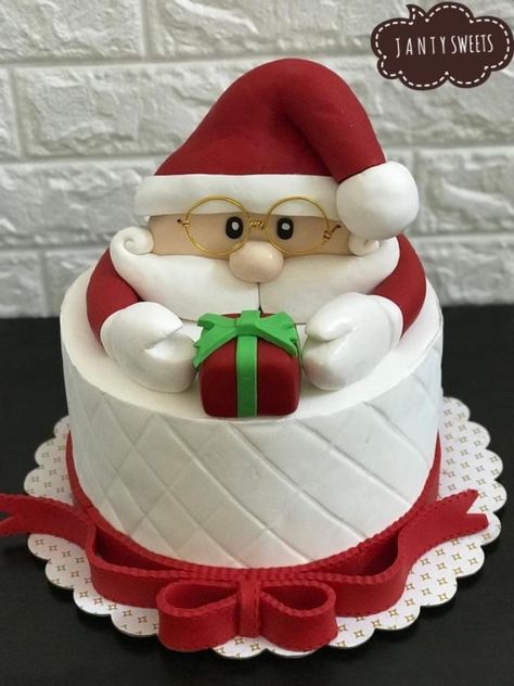 Santa Claus Cake Ideas, Santa Claus Cake, Name On Cake, Fondant Christmas Cake, Write Name On Cake, Santa Cake, Christmas Themed Cake, Cake With Name, Snowman Cake