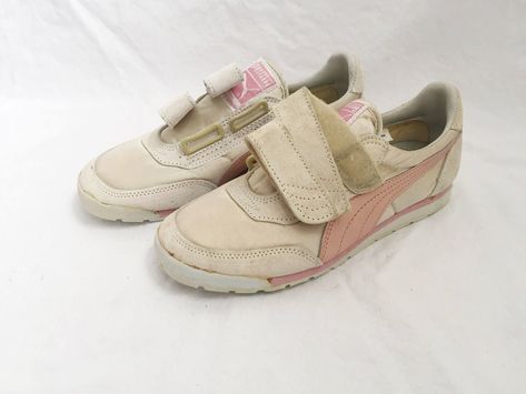 80s puma velcro shoes. deadstock. NIB. pink & white. shoes are discolored from years of storage. glue has bled onto outside of shoe in spots. despite the condition issues, the shoes seem to be intact and wearable, but as vtg shoes, are obviously subject to potential rapid deterioration if worn. shoe measures 25 CM long from heel to toe. puma founded in 1948. i like puma. legit. legitjr.etsy.com legitjunior on instagram Vintage Shoes Sneakers, 80s Shoes, Rare Shoes, Vintage Puma, Girls Shoes Sneakers, Velcro Shoes, Velcro Sneakers, Point Shoes, Bow Sneakers