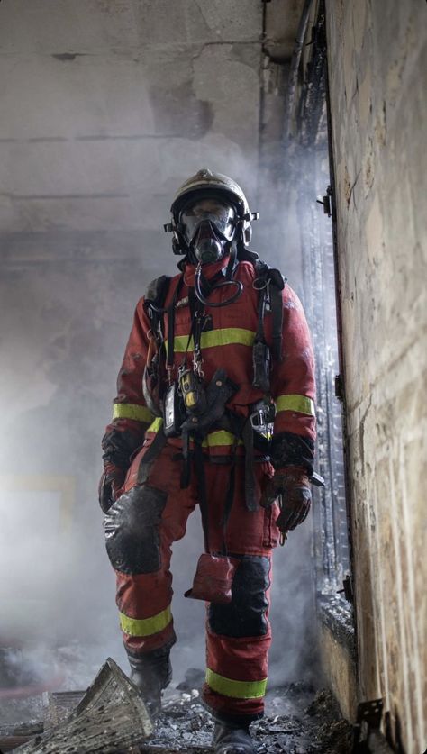 Firemen Pictures, Fireman Uniform, Fireman Art, Firefighter Mask, Breathing Apparatus, Firefighter Photography, Firefighters Daughter, Fire Medic, Fireman Costume