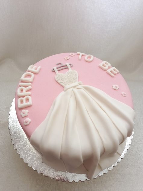 Bridal Shower Bento Cake, Bride To Be Bento Cake, Simple Bride To Be Cake, Bride Pasta, Bachelorette Party Cake Ideas, Party Cake Ideas, Bachelor Party Cakes, Bride To Be Cake, Hen Party Cakes