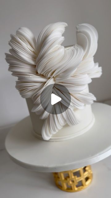 Karisha | Luxury Cake Artist | Simply elegant ✨ | Instagram Tall Wedding Cakes, Elegant Instagram, Contemporary Wedding Cakes, Luxury Cake, Luxury Wedding Cake, Cake Artist, Modern Wedding Cake, Wedding Cakes With Flowers, Wedding Cake Inspiration