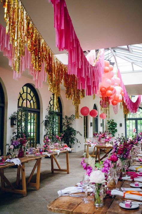 Colourful wedding reception room at Middleton Lodge Estate - gold and pink wedding streamers, pink balloons, purple floral arrangements and white napkins Colorful Birthday Outfit, Middleton Lodge, Decoration Evenementielle, Tafel Decor, Fringe Backdrops, Festa Party, Rock My Wedding, Retro Wedding, Pink Parties