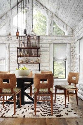 Lake Cabin-Wisconsin-Jessica Jubelirer Design-05-1 Kindesign White Cabin, White Washed Furniture, Cabin Interior Design, Log Cabin Interior, Interior Design Rustic, Cabin Interiors, White Dining Room, Rustic Dining Room, Log Cabin Homes