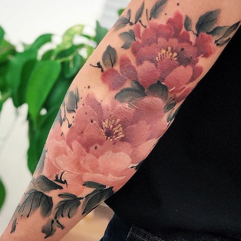 Vintage Peony Tattoo, Peony Hydrangea Tattoo, Hyper Realistic Flower Tattoo, Peony Floral Tattoo, Watercolor Floral Tattoo, Peony Flower Tattoo Design, Pink Peony Tattoo, Tattoo Coverups, Traveling Artist