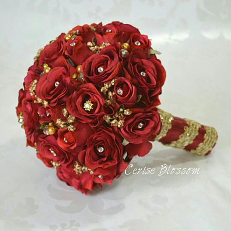 Red And Gold Quinceanera, Gold Quinceanera Dresses, Red Rose Bridal Bouquet, Quinceanera Bouquet, Red Gold Wedding, Sweet 15 Party Ideas Quinceanera, Sweet 15 Party Ideas, Red Bridal Bouquet, Bridesmaid Headpiece