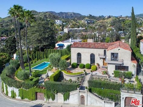 Exterior Bathroom Spanish Style, Villa Style Home, Hollywood Mansion, Spanish Home Decor, Hollywood Hills Homes, Spanish Villa, Villa Style, Ellen Pompeo, Hollywood Homes