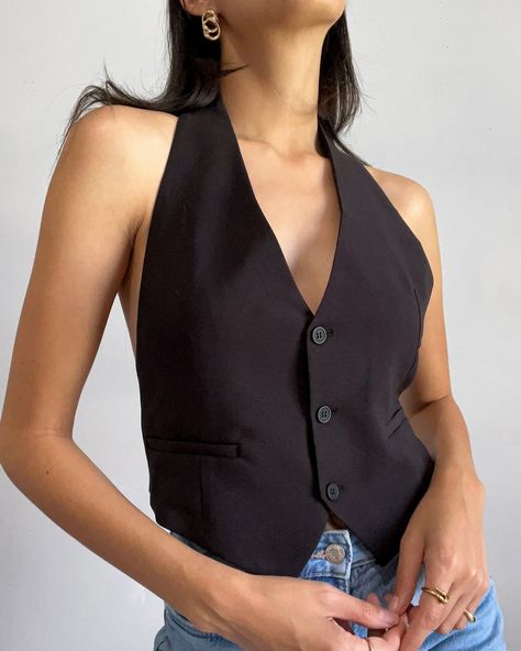 Stay cute and cool all summer long in this button down Aspen Vest Top 🖤 Tap to shop! 🏷️ women’s vests. Vest top outfit ideas. Cute vest top. Vest Top Outfits, Clothes For Spring, Down Vest, Long Sleeve Crop, Vest Top, New Wardrobe, Bodycon Mini Dress, Black Media, Long Sleeve Crop Top