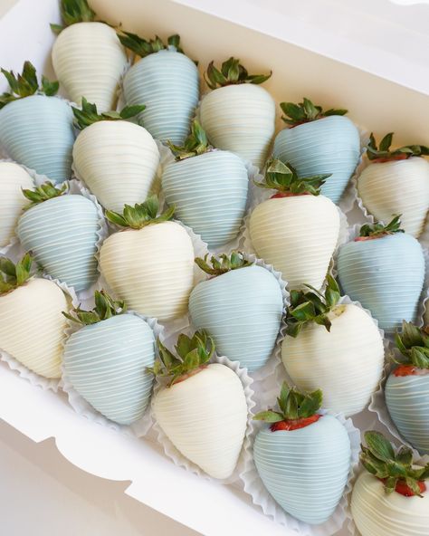 Two dozen blue and white chocolate-covered strawberries for a beautiful baby shower! 💙🤍 Velvet Vines YVR offers unbeatable prices for custom chocolate-covered strawberries in Vancouver ✨DM to order. . . . #vancouver #vancouvereats #vancouvertreats #yvreats #vancouverfoodie #vancityfoodie #chocolatecoveredstrawberries #yvrstrawberries #yvrsweets #giftideas #vancouvergifts #dippedstrawberries #dippedfruit #chocoberries Chocolate Covered Strawberries Simple, Baptism Chocolate Covered Strawberries, Baby Boy Dessert Table, Blue And White Desserts, Baby Shower Snack Food Ideas, Baby Shower Chocolate Covered Strawberry, Baby Shower Strawberries, Blue Chocolate Covered Strawberries, Baby Shower Snack Ideas