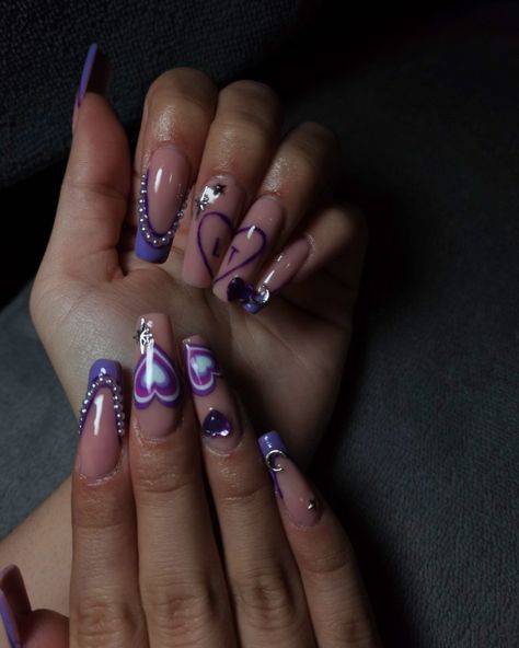 Y2k Nails Purple And Black, Purple Initial Nails, Purple Nails Heart, Nails With K Initial, K Initial Nails, Nail With Initial, Nails With An Initial, Purple Y2k Nails, Nails With His Initials