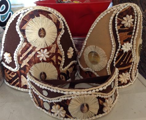 More graduation,pales, made by Agiga Auelua Alo Graduation Tuiga, Samoan Headpiece, Lauhala Hats, Tongan Kahoa Lei, Money Crown, Samoan Taualuga Costume, Samoan Culture, Samoan Tapa Cloth, Crown Ideas