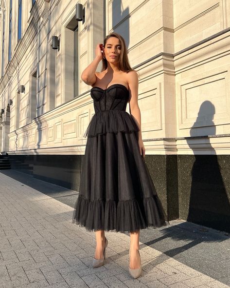 🔥🎉 Reduceri de până la 50% la toate produsele BELLADRESS! 🔥🎉 Toate produsele noastre sunt acum la jumătate de preț! ✅ Nu rata ocazia de a achiziționa rochii de ocazie elegante la prețuri incredibile. 📌 Comandă acum online și bucură-te de reduceri extraordinare! Livrare rapidă și sigură. Grăbește-te, stocurile sunt limitate! Light Purple Prom Dress, Emerald Green Formal Dress, Elegant Evening Dresses Long, Midi Evening Dress, Long Black Evening Dress, Green Formal Dresses, Formal Dresses With Sleeves, Purple Prom Dress, Pink Prom Dress