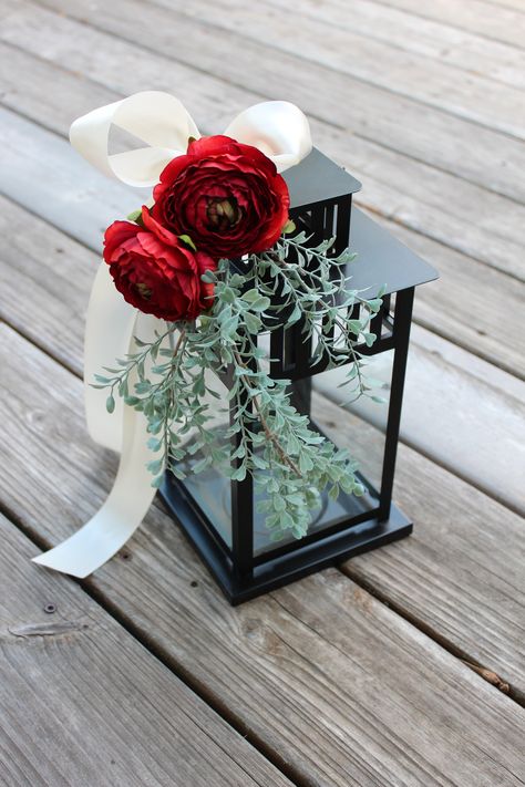 Diy Floral Lantern, Small Lantern Centerpiece Wedding, Black Lanterns Wedding Centerpiece, Ikea Lantern Centerpiece Wedding, Floral Lantern Centerpieces, Lantern And Flower Centerpieces, Bridesmaid Lanterns Bouquets, Lantern Centerpieces With Flowers, Simple Lantern Centerpieces