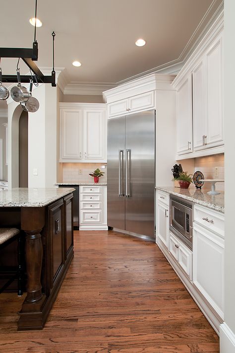 Corner Fridge, Range With Hood, Corner Stove, Maximize Kitchen Space, Fridge Design, Unique Kitchen Backsplash, Kitchen Fridges, Kitchen Ideas Dark Cabinets, Kitchen Ideas Dark