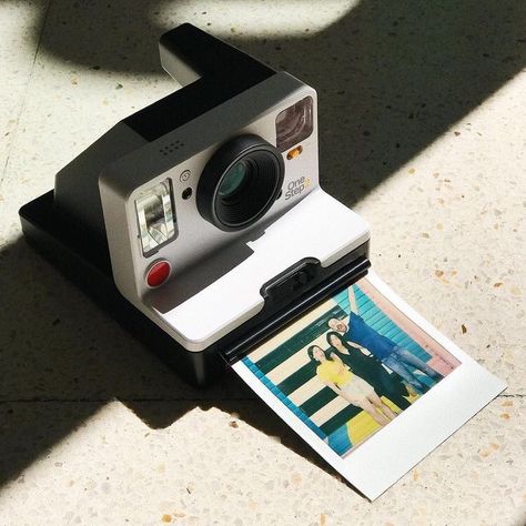 Camera Lessons, Photo Album Organization, Polaroid One Step, Polaroid Originals, Film Camera Photography, Instant Photography, Polaroid Camera, Adventure Aesthetic, Polaroid Pictures