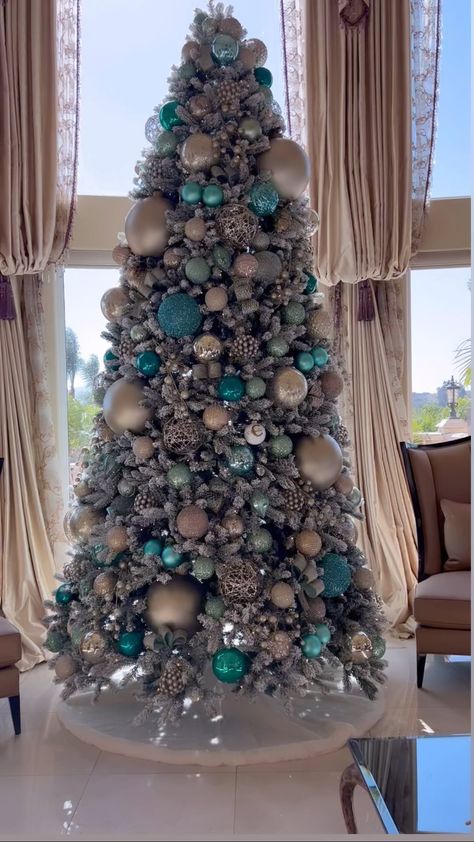 Showin’ off this beauty🤩 If you’re wondering… 12ft @kingofchristmas KING FLOCKED😍 Champagne + Teal✨🙌🏼 #ChristmasTreeDecorating… | Instagram Teal Champagne Christmas Tree, Christmas Tree Ideas 12 Ft, Aqua And Gold Christmas Tree, Teal Christmas Tree Decorations, Teal Christmas Decorations, Teal Christmas Tree, Champagne Christmas Tree, Turquoise Christmas Tree, Teal Christmas