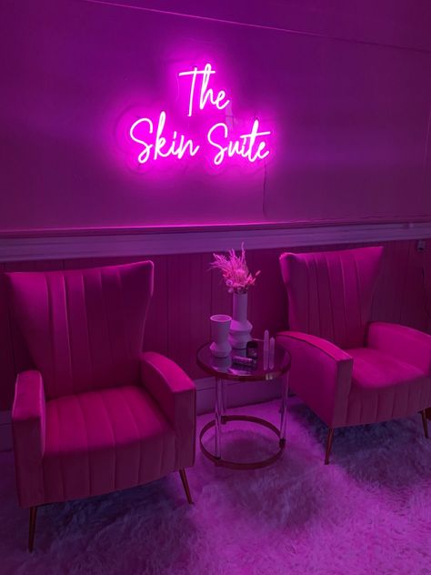 Pink Salon Decor, Pink Salon Aesthetic, Nurse Goals, Pink Salon, Aesthetic Nurse, Clinic Decor, Luxury Skin Care, Spa Studio, Pvc Moulding