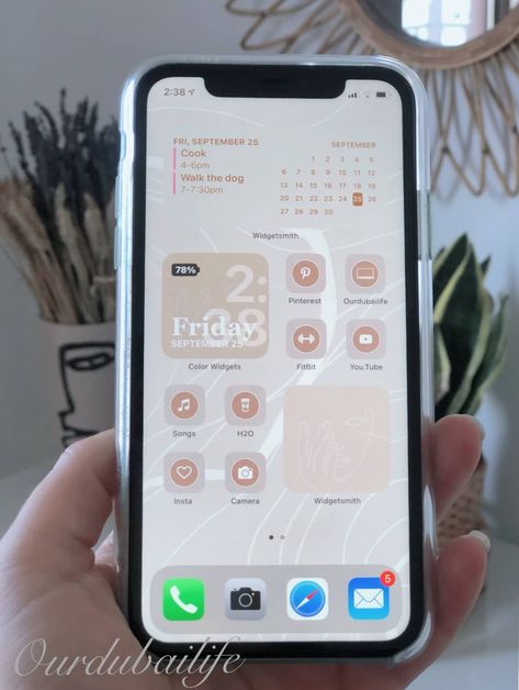 One of the biggest trends to hit the planet right now is the iOS 14 update which allows you to create a perfect home screen with custom widgets that turns your once bland iPhone home-screen into an aesthetically pleasing PINTEREST mood board. I'm pretty obsessed with this update and spent a good few hours planning and designing a neutral-toned aesthetic I want to share what I've learnt, with an easy step by step overview of the process, to get you quickly up and running with making your own Beautiful Widgets For Iphone, How To Design Your Home Screen, Widget Iphone Organization, Customize Widgets Iphone, Personalized Home Screen, How To Make Iphone Widgets, Custom Widgets Iphone, How To Make Your Iphone Cute, Set Up Iphone Home Screen