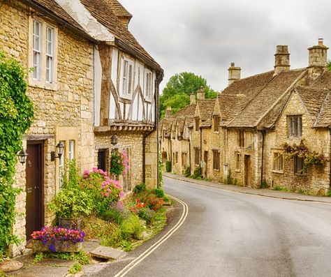 12 Prettiest Villages in Cotswolds - Best Villages In the Cotswolds, England – Travel With Me 24 X 7 Travel To England, Arlington Row, English Country Cottages, Uk House, Castle Combe, Perfect English, English Village, House Apartment, Quaint Village