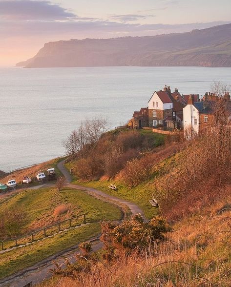 Robin Hoods Bay, To Infinity And Beyond, Robin Hood, Nature Landscape, Pretty Places, Travel Aesthetic, Beautiful World, Pretty Pictures, Travel Dreams