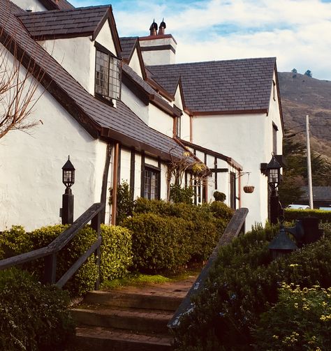 The Inn is a cosy replica of a British tavern/inn with food to match. A wee walk from the beach. Seaside Inn, Northern California, The Beach, California, House Styles, Home Decor, Art, Home Décor