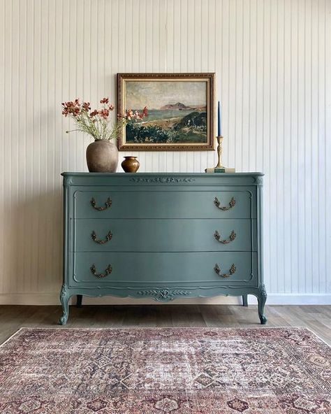 French Provincial Nightstand Makeover, Painted Vintage Dresser, French Provincial Living Room, French Provincial Dresser Makeover, French Provincial Bedroom, French Provincial Decor, French Dresser, Nightstand Makeover, Dresser Painted