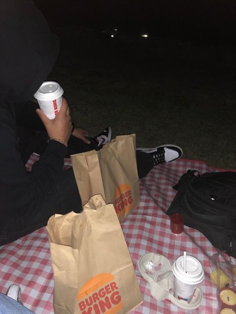 Cute Late Night Dates, Late Night Picnic Aesthetic, Late Night Picnic Date, Late Night With Boyfriend, Late Night Snacks Snap, Late Night Out, Night Picnic Aesthetic, Late Night Snacks Aesthetic, Night Time Picnic