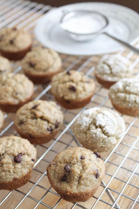 Mini Banana Oatmeal Muffins, Oatmeal Mini Muffins, Oatmeal Banana Bread, Mini Muffin Recipe, Mini Banana Muffins, Banana Oatmeal Muffins, Mini Bananas, Banana Bread Muffins, Filled Muffins