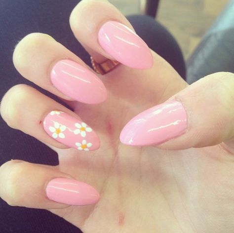 Pink Girly Nails Short, Pink Nails With One Flower Nail, Pink White Flower Nails, Pink Nails Flower Design, Light Pink Almond Nails Design, Spring Nails Easy, Light Pink Nails With Flower Design, Flower Nails Pink, Pastel Pink Nails Design