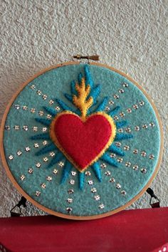 Sacred Heart Art, Catholic Crafts, Mexican Crafts, Felt Embroidery, Embroidered Heart, 자수 디자인, Home Inspiration, Mexican Art, Mexican Folk Art