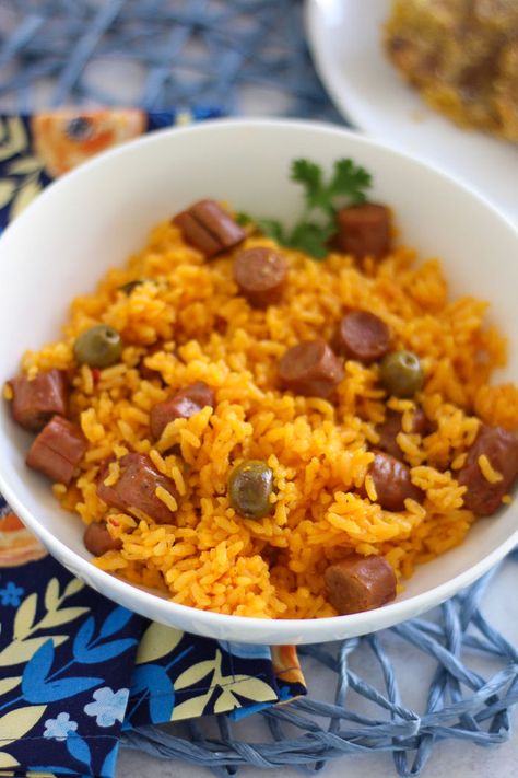 Spanish Rice With Sausage, Puerto Rican Food Authentic Recipes, Puerto Rican Rice With Ham, Arroz Guisado Puerto Rico, Cooking Con Omi Recipes, Thanksgiving Puerto Rican Recipes, Simple Puerto Rican Recipes, Dinner Ideas Puerto Rican, Puerto Rican Oatmeal