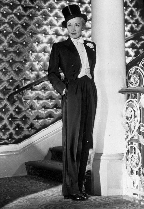 Victorian Era Dresses, Hobble Skirt, Androgynous Look, Patron Vintage, Dress History, Marlene Dietrich, Tuxedo Dress, Actrices Hollywood, Cabaret